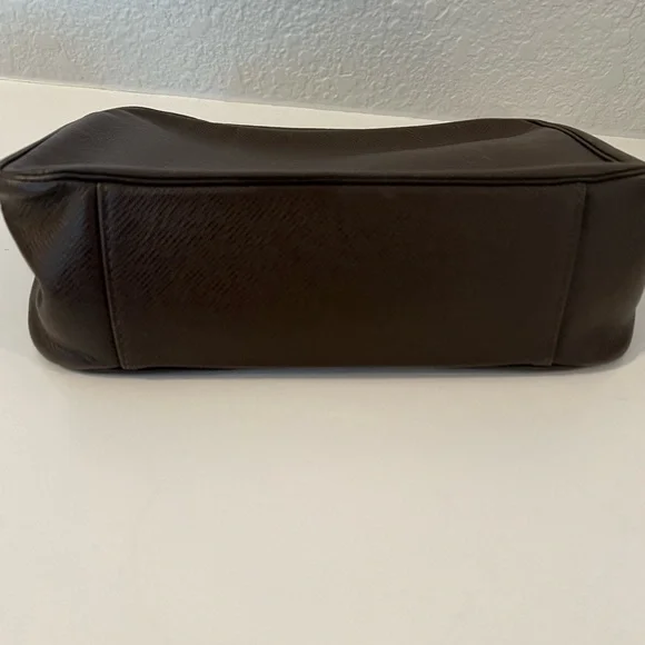 LV Men’s toiletry bag.Authentic.Brown leather.Like new condition.